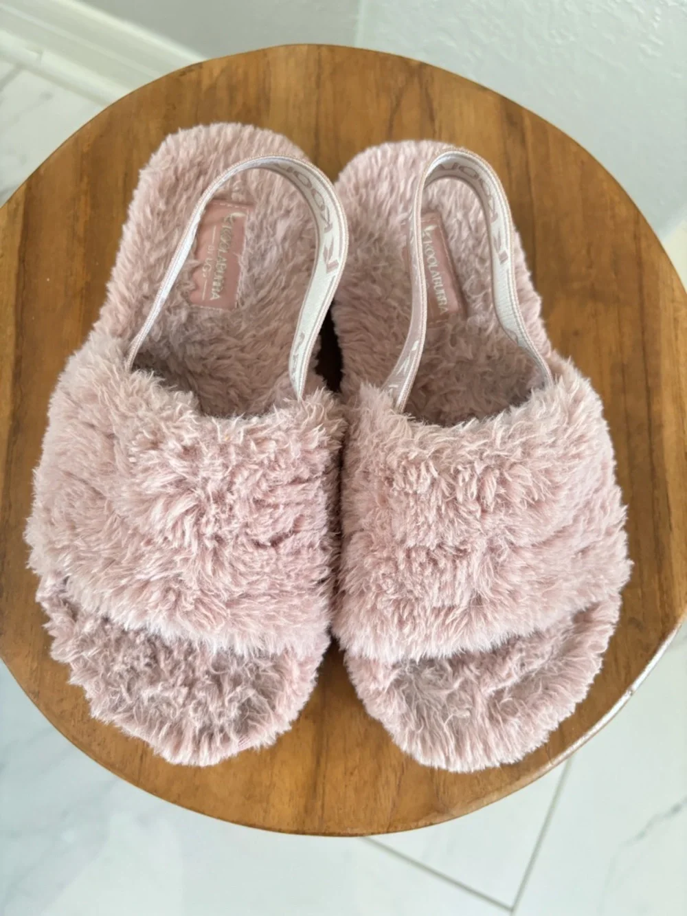 Koolaburra by UGG Pink Fuzzy Slide and cozy Sandals with Elastic Back Strap EUC
